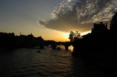 Thursday 8 July, 2010 &nbsp;  Looking to the west we can see the sun setting over the Pont Royale. : 2010-07-08 Paris1