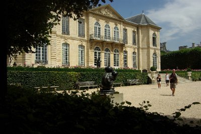 Friday 9 July, 2010 &nbsp;  The rear terrace of the  Hôtel Biron showing the 700 Rodin Roses planted there. We had quite a nice lunch in the cafe in the gardens on this side. There we learned that the museum is totally self-funded and does nor receive any financial support from the government. : 2010-07-09 Paris2