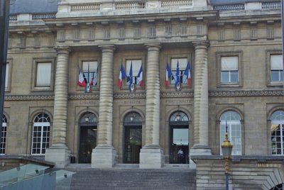 Friday 9 July, 2010 &nbsp;  Union des Jeunes Avocats de Paris  (Young Lawyers of Paris) is part of the Palais de Justice complex on the   Île de la Cité. : 2010-07-09 Paris2