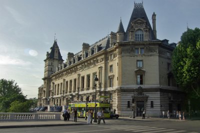 Friday 9 July, 2010 &nbsp;  See all the police vehicles? This building is the headquarters of  the Direction Régionale de Police Judiciaire de Paris (DRPJ Paris). It is often called the 36, because of its address at 36 Quai des Orfèvres.  The Police judiciaire is the criminal investigation division of the Police nationale and its 2,200 policemen investigate about 15,000 crimes and offences a year. : 2010-07-09 Paris2