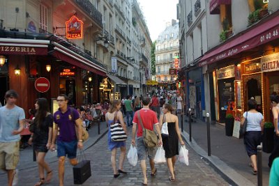 Friday 9 July, 2010 &nbsp;  We walk up Rue de la Harpe to the end and turn left into Place St Michel. : 2010-07-09 Paris2