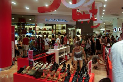 Saturday 10 July, 2010 &nbsp;  Inside the Galeries Lafayette was extremely crowded. Galeries Lafayette has stores in Berlin, New Yory and Dubai. : 2010-07-10 Paris Strasbourg