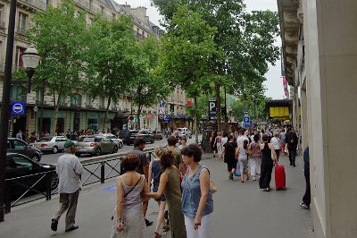 Saturday 10 July, 2010 &nbsp;  We walk down Haussmann for a short while. What amazed me was the enormous number of people queuing up to buy high priced goods.  But, I've always believed that there is always a market for top quality goods, it's the other end that is more elastic. : 2010-07-10 Paris Strasbourg