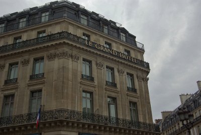 Saturday 10 July, 2010 &nbsp;  Swinging the camera around to the left we see the 4 star Le Grand Hotel. The buildings in this area are magnificent and date from between 1852 and 1870 during  Haussmann's beautification program. Huge areas of slums were removed and tree lined boulevardes put in their place. Impossible to do anything like this today of course. : 2010-07-10 Paris Strasbourg