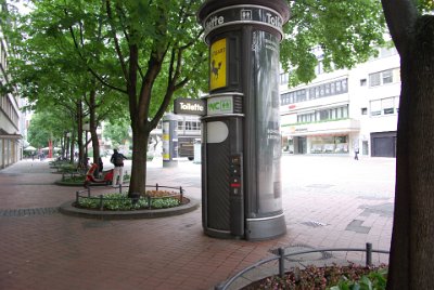 Friday 18,  June, 2010  The next morning, after a very nice breakfast at the hotel, we walked into    Stuttgart    downtown. We were very impressed with this public toilet. This being Germany it was in working condition, spotlessly clean, conveniently located and it catered for all three sexes. : 2010-06-18 stuttgart