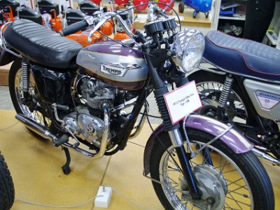 Day 3 - 40th Anniversary trip to NZ  The museum also has many different models of Triumph motorcycle and even a couple of Arial Square Fours. This is a 1970 T100.  Kick starter and gear change on the wrong side. It has a double Leading edge front brake.  The Japanese bikes had disk brakes and electric starters.