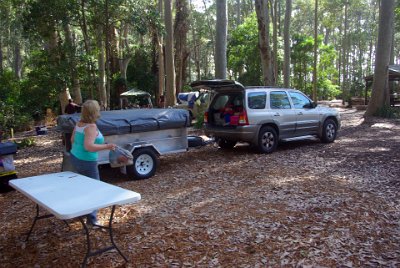 Sunday 22-10-2017 Back home  The tent is stowed on top of the trailer. Now all we have to do is to pack the stuff that goes inside the trailer.