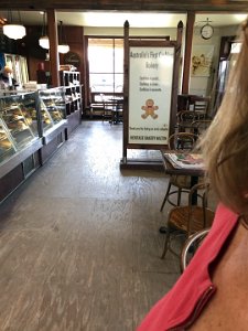 Sunday 22-10-2017 Back home   The result is a very easy run in clear weather to Milton.  At Milton, we chance upon a bakery whose claim to fame is as the "First cash-free bakery in NSW."  This is easy, order some stuff, tap your card or phone and that's it.  Absolutely no cash though.