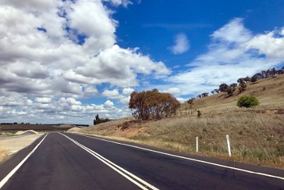 Thursday 19-10-2017 The trip there  We've gone through Goulburn and we're now heading south on Braidwood Rd.  We're heading for Braidwood to call in and see Jenni's brother Steve and his wife Sam.