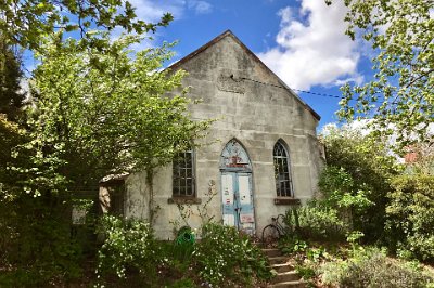 Thursday 19-10-2017 The trip there  They live in an old church which is still in its original state.  There are abondoned churches all across the state and they make excellent, robust homes.