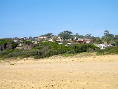 SUNDAY MORNING  Tura Beach  According to the 2016 census, Tura Beach had a population of 3,158 people with a median age of 57 years. This is 19 years greater than that of the median  Australian population. Houses here are not expensive though, only around $500,000.