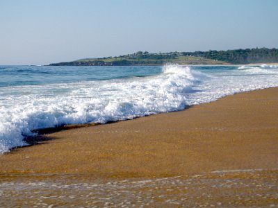 SUNDAY MORNING  Tura Beach  There's hardly any surf today and, right now, it's about 22°.