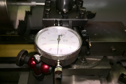 05 May, 1919 - Cutting a US thread  &nbsp; I set up the dial gauge as a cross-check on the graduations marked on the cross slide. I move the cross slide in until it just touches  the work piece and zero both measurements. <div style="Font-size:5.0pt"