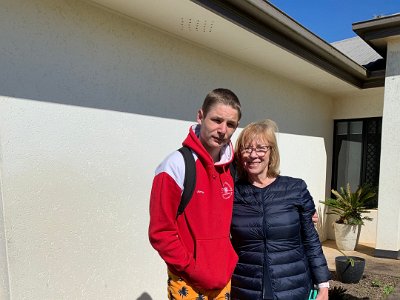 After booking the motel we go to Judy and Neil's where Judy has prepared a huge bacon/egg breakfast.