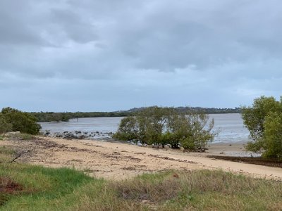 While Jenni wanders around the Info Centre, I wander down to the beach.