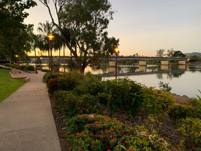 This is the Fitzroy Bridge that leads to the Northern side of the city. The setting is very tranquil right now as sunset looms.