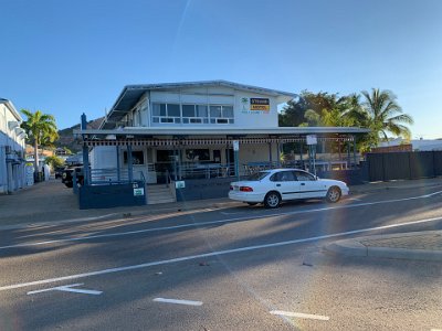 We arrive in Townsville at 16:30 but our reserved accommodation is a disaster. It is a smelly pub with lax smoking and Covid enforcement and too many undesirables hanging around.