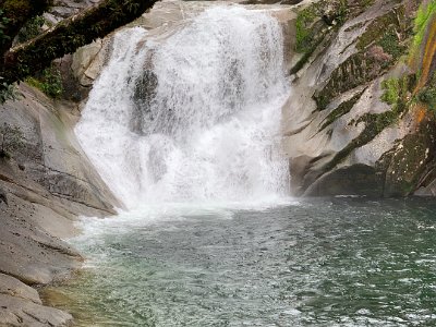 The lower part of the falls. It is from here that I send a picture to Caroline, the Beasleys, the Percivals and Joan & Roger.