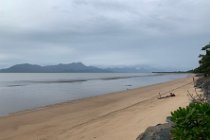 This is Cardwell, 180 Kms south of Cairns towards Townsville. One of the Barrier Reef's premium natural reserves, Hinchinbrook Island is 5 Kms off the coast.