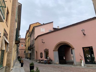 Monday, 13 March 2023 We stopped for coffee & cake in this lovely little pasticceria