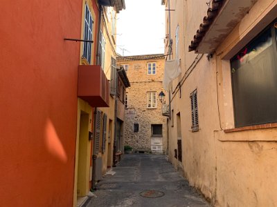 Monday, 6 March 2023 Biot is a very pretty perched, fortified village filled with gorgeous streets like this one.  It has an interesting history, including being handed over to the Templars...the annual Templars des Biot festival starts on 31 March.