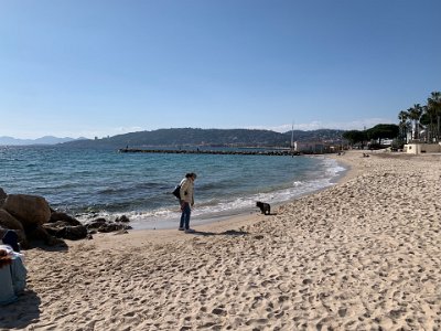 Saturday, 4 March 2023 Sussie and Harry at Juan-les-Pins.  Like most of the Cote d'Azur, Juan-Les-Pins, is a summer destination.  Many shops & restaurants are still closed & the beaches are pretty empty.