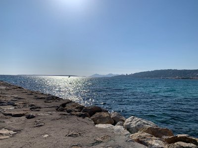 Saturday, 4 March 2023 Breakwater at Antibes, Côte de l'Esterel. I love the colour of everything here...skies, water, buildings...