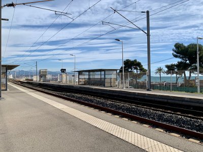 Thursday, 16 March 2023 After going to the wrong platform at Biot station, I'm waiting for the train to Menton.  The return ticket was 19 Euros & the train ride is about 1.25 hours.