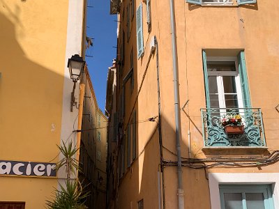 Thursday, 16 March 2023 After a wander around the Bastion area (the Bastion was built over water in 1636 as an advance defense measure), I made my way into the old town (aka tourist) area.  Just love the colours!!