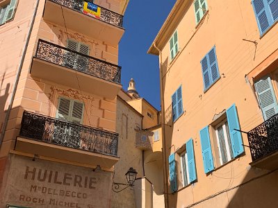 Thursday, 16 March 2023 Looking towards Rue des Ecoles Pies; I decide not to follow this pathway to the Basilica...