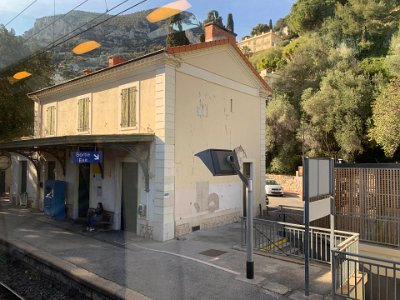 Thursday, 16 March 2023 The very cute gare at Roquebrune-Cap_Martin