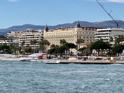 Thursday, 9 March 2023 According to tourist myth, the shape of the towers on the Carlton Hotel are based on the breasts of the architect's mistress :-)