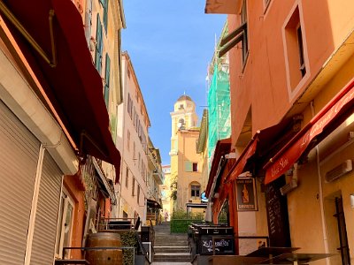 Tuesday, 7 March 2023 A little farther around the coast, we stopped at Villefranche-sur-Mer. This is looking up the staircase from Quai de l'Amiral Courbet. Another village of spectacular colour.