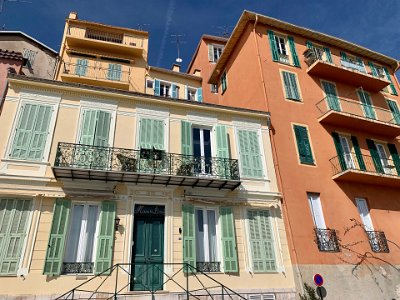 Tuesday, 7 March 2023 Waterfront apartments on Quai de l'Amiral Courbet