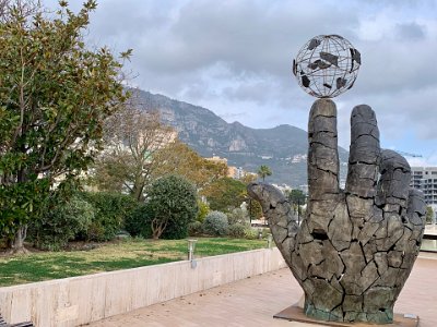 Tuesday, 7 March 2023 "It is a large broken and cracked bronze hand with a small globe at the end of the index finger. This massive piece is the work of the Toulon artist Bernard Bezzina. It was unveiled by Prince Albert II in September 2017. The piece symbolises strength, represented by the hand, and fragility, represented by the cracks. The sculpture suggests that we no longer hold the world in the palm of our hands, that it is almost slipping away from us. An illustration of our planet’s fragile balance. This giant work encourages the visitor to reflect on the future ahead. It also calls for action before we lose that balance for ever." Monaco Tribune