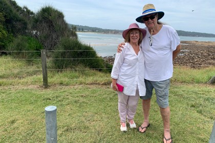 Wednesday 06, March 2024 We (Jenni) drive a bit south of the Gardens to Mossy Point where we meet Steve.  This shot of the re-united brother and sister is taken from Mossy Point which looks North to Tomakin Beach.