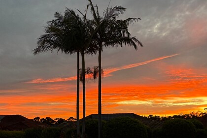 29th December, 2025   A beautiful sunset graces the western sky over the village. Bloody hell but Australia has some beautiful spots.