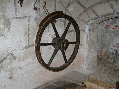 Monday 10  April, 2006   One thing we found interesting within the castle was the torture room. The wheel has an iron edge and would be dropped on legs to break them. Confessions would shortly follow.