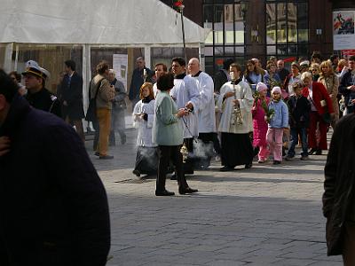 Sunday 9  April, 2006  A religious parade, connected to Easter perhaps, on its way to Stephansdom.