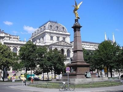 Saturday 8 April, 2006  . . . the University of Vienna (Universität Wien). Opposite the university is a magnificent monument of Johann Andreas von Liebenberg, Mayor of Vienna 1680.