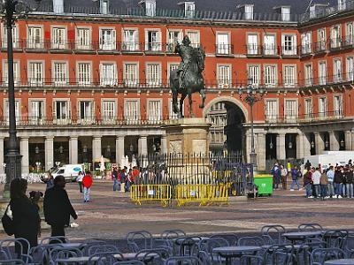 Thursday 6 April, 2006  Giambologna's equestrian statue of Philip III dates to 1616 . . .