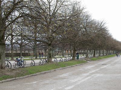 Friday 14 April, 2006  The Hofgarten was built in 1613-1617 by Maximilian I, Elector of Bavaria, as an Italian style Renaissance garden. The garden was destroyed during World War II, and was partly rebuilt as an English landscape garden.