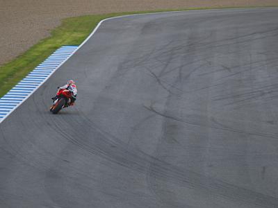 Saturday 25 March, 2006  Dani Pedrosa from the Repsol Honda factory team in his first MotoGP race. He's so small (50 something kg) that people wondered if he'd have the strength to ride a 990. There were no such problems and he only gets better.