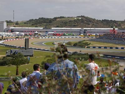 Saturday 25 March, 2006  Turn 8 viewed from an area between turns 9 and 10.