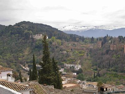 Saturday 1 April, 2006  One of Granada's main rivers, the Rio Darro, flows beside the Alhambra down through the valley formed by the two hills. The river disappears underground near the Alcazaba. At one time, the Daro provided the water for the Alhambra.