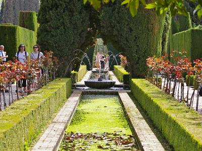 Sunday 2 April, 2006  The present-day gardens were started in 1931 and completed by Francisco Prieto Moreno in 1951.