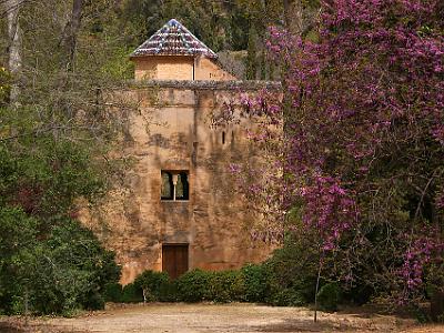 Sunday 2 April, 2006  On the way through, we see this tower and think "That's nice" and move on. It's the Tower of the Princesses and featured in Tales of the Alhambra in the "Legend of the three beautiful princesses".  It has had this name since the 17th century because of the legend told by Washington Irving about the princesses Zaida , Zoraida and Zorahaida .