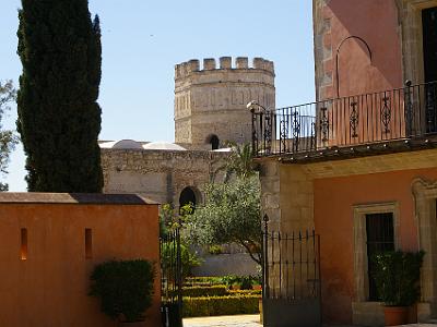 Wednesday 29 March, 2006  The Viilavicencio palace with the Octagonal tower in the background.