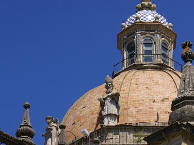 Wednesday 29 March, 2006  To quote: "Jerez' cathedral boasts a rich variety of baroque, gothic and neoclassical styles."