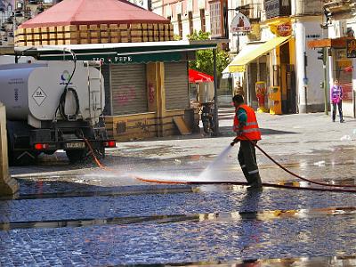 Wednesday 29 March, 2006  During siesta is the time when the maintenance crews clean up . . .